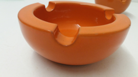 Setje asbakken in oranje 311 en 312 / Set ashtrays in orange 311 and 312
