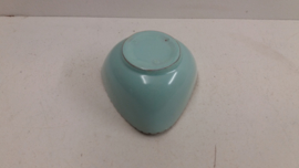 Mooi plantschaaltje in mint 12 cm. / Nice planter bowl in mint 4.7 inch.