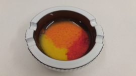 Asbakje in bruin met rode en gele glazuur / Ashtray in brown with red and yellow glace