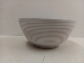 Plantschaal in wit met ribbel nr. 4. / Planting bowl in white with ribs nr. 4
