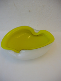 Wit gele asbak / White yellow ashtray