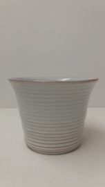 Bloempot wit met lijntjes 2111 nr. 000? / Planter in white with lines 2111 nr. 000?