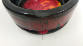 Mooie asbak zwart met rode afwerking / Nice ashtray black with red finish