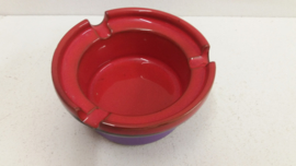 Retro rood paarse asbak / Retro red and purple ashtray
