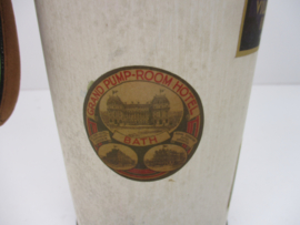 Wijnkoffer wit met diverse opdrukken. / Wine case white with diverse prints