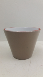 Grijze bloempot met groene binnenkant  / Gray planter with green inside