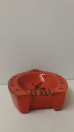 Rood schaaltje met een hertje / Red dish with a deer