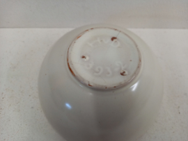 Mooi schaaltje gemerkt H v D en 393-2 beige / Nice bowl marked H v D and 393-2 beige