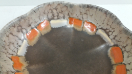Strehla schaal met  bruin en oranje  / Strehla plate with brown and oranje