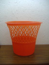 Oranje prullenbak OwO / Orange litter bin OwO