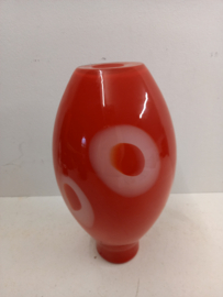 Mooie rode vaas glas 33 cm. / Beautiful red vase glass 12.99 inch.