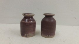 J vaasjes in grijs rood 5 cm. / Little J vases in gray and red