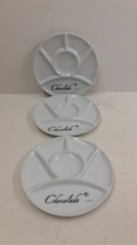 Chocolade bordjes in wit 19 cm. / Chocolat plate in white 7.5 inch.
