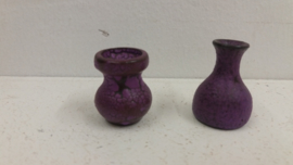 Kleine paarse vaasjes fatlava 4 en 3  cm. / Small purple vases fatlava 1.57 and  1.18inch.
