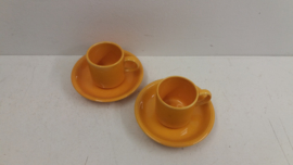 Kop en schotel in geel keramiek / Cup and Saucer in yellow ceramics