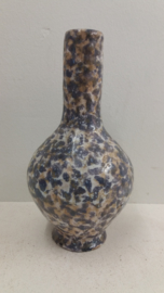 Mooie vaas gemerkt GW 22 cm. / Nice vase marked GW 8.66 inch.