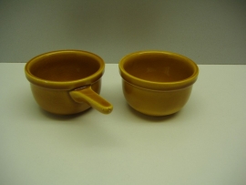 Sauskommetje in bruin met handvatje / Sauce bowl in brown with handle