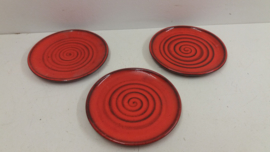 Potterie de Graaf 3 schaaltjes in  rood  / Pottery de Graaf 3 little plates in red