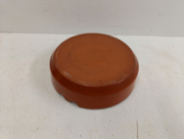 Mooie oranje asbak. / Nice orange ashtray.