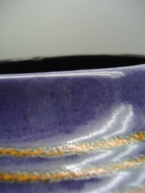 Scheurich vloervaas in blauw met rode en witte lavalijnen 45 cm.