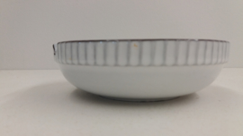 Asbak in wit met rode geel oranje binnenkant / White ashtray red orange yellowinside