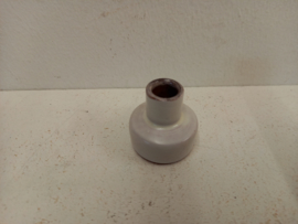 Klein wit vaasje 4 x 4 cm. / Little vase in white 1.57 x 1.57  inch.