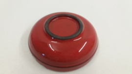 Rode asbak met beige glazuur 13 cm. / Red ashtray with beige glace 5.1 inch.