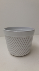 Bloempot in wit ribbel nummer 2045-3 Erica / Planter in white rib number 2045-3 Erica