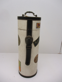 Wijnkoffer wit met diverse opdrukken. / Wine case white with diverse prints