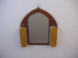 Hal spiegeltje met kleding borsteltjes / Little hall mirror with clothes brushes