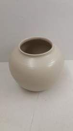 Mooie vaas in wit met ribbel nr. 1012 / Nice vase in white with ribs nr. 1012