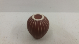 Sawa? klein vaasje in bruin met witte lijnen / Sawa? little vase in brown with white lines