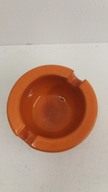 1 asbak in oranje glazuur nr. 311 / 1 ashtray in orange glace number 311