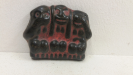 Clowntje in zwart met rood 11 cm. / Little clown in black with red 4.33 inch.