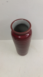 Duifs vaas rood met minimaal paars 27 cm. / Duifs vase in red with minimal purple