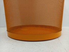Oranje prullenbak metaal 34,5 cm. / Orange trash can metal 34.5 cm.