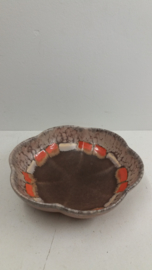 Strehla schaal met  bruin en oranje  / Strehla plate with brown and oranje
