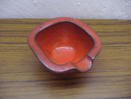 Ravelli oker asbak en sigaretten houder   / Ravelli ocher ashtray and sigaret holder