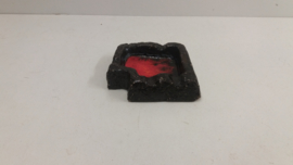 Zwarte asbak rood gevlamde binnenkant / Black ashtray glaced red  inside