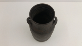 Vaas in grijs bruin van Jan de Graaf / Vase in gray brown by Jan de Graaf