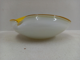 Wit gele asbak / White yellow ashtray