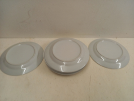 Mooie set borden wit met oranje 6 x /  Nice set of plates white with orange 6 x
