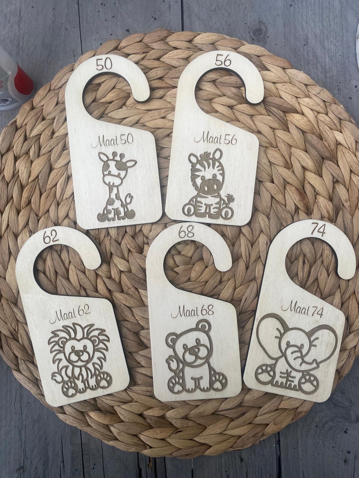 Houten Kledingmaat Hangers voor Baby’s Savannedieren