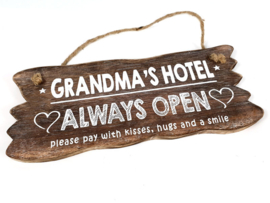 Tekstbord grandma's hotel  hangend 12 x 30