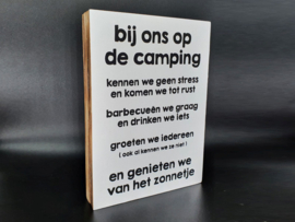 Tekstblok Bij ons op de camping  25x18cm  naturel wit