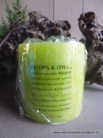 Groene kaars met tekst Regels bij Opa en Oma