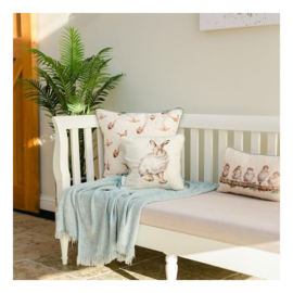 Wrendale Designs Kussen  'Winter Hare ' (Haas) 40x40 cm