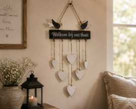 Houten Hanger hartjes duifjes 'Welkom bij ons thuis' (43 x 30 cm)