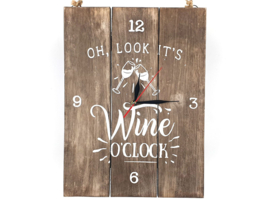 Klok hout met tekst : oh, look it's wine o'clock
