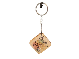Sleutelhanger met tekst: Love is all you need